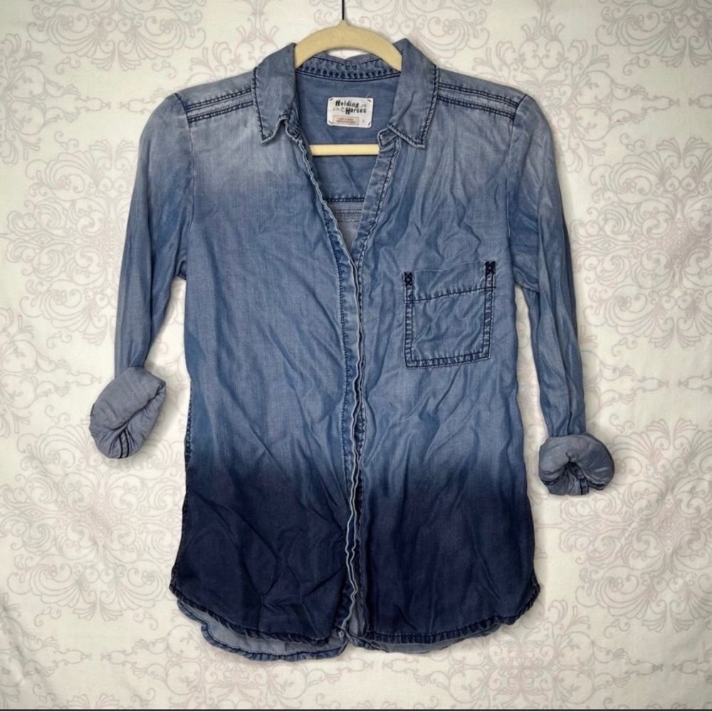 Anthropologie holding Horses Womens soft‎ Chambray Ombré Tencel Button Up Top